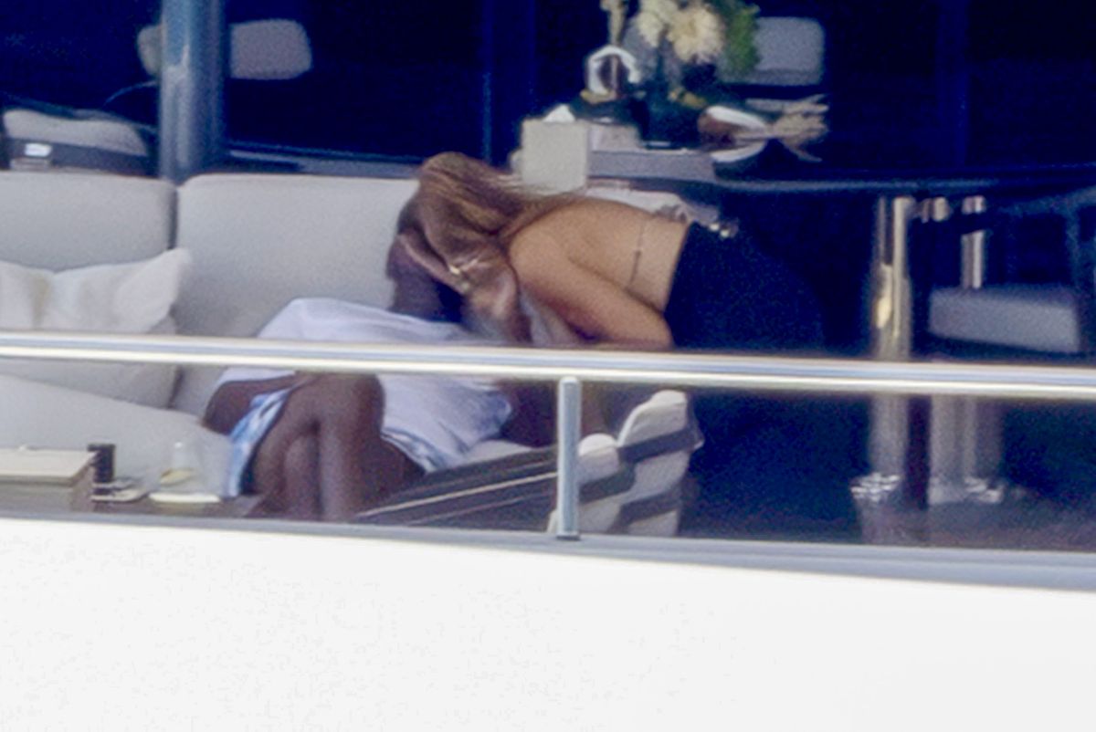 Prieto and Jordan were photographed sharing a kiss