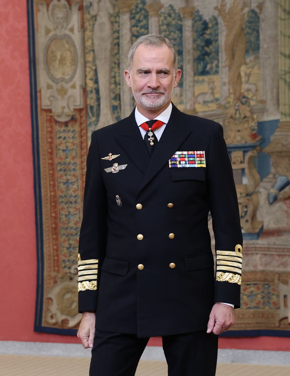 King Felipe VI received the same military honor in 1988 after completing his training at the General Air Academy.