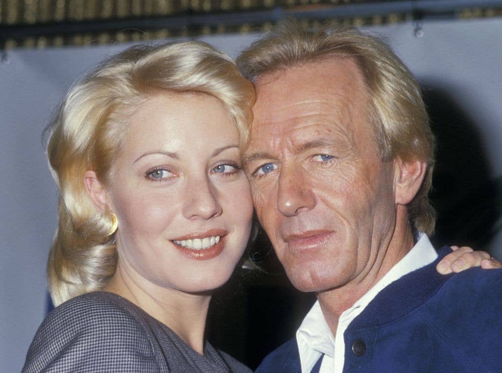 linda kozlowski paul hogan hugging