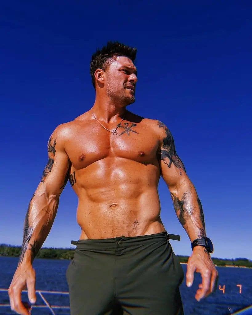 alan ritchson tattoos