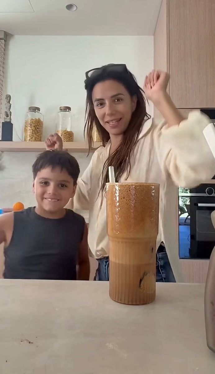 Eva Longoria's banana coffee recipe is the latest celebrity drink worth trying. Learn how to make it, why it's trending, and easy ways to customize it at home.
