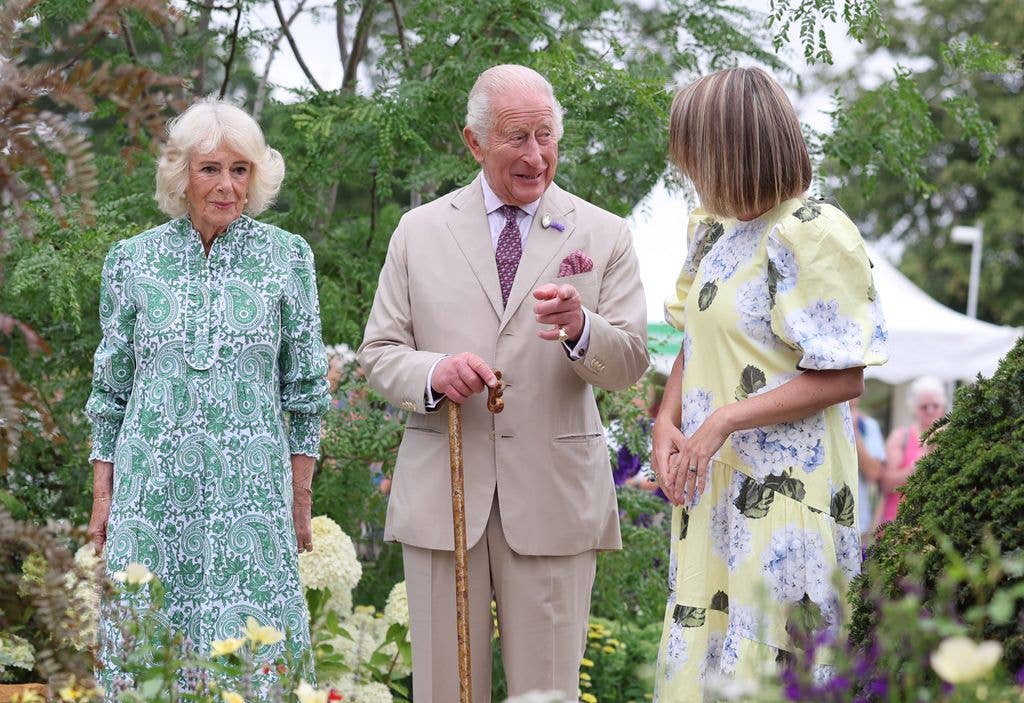 The King admires one of the gardens
