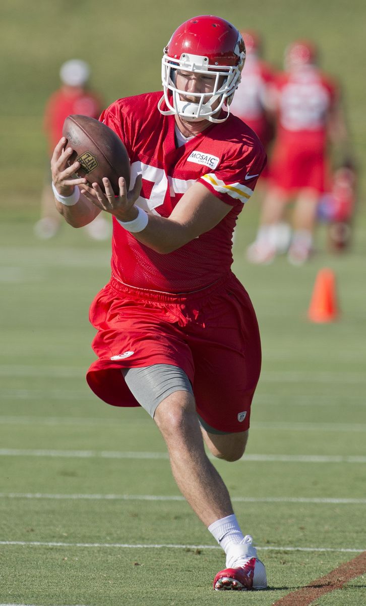 Kansas City Chiefs tight end Travis Kelce (87) caught a pass during drills at practice for rookies and quarterbacks at Chiefs summer training camp.
