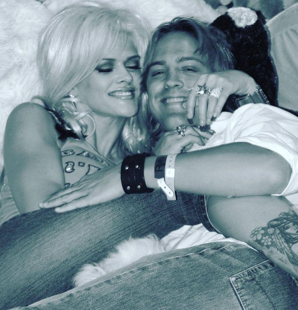 larry birkhead anna nicole smith in bed