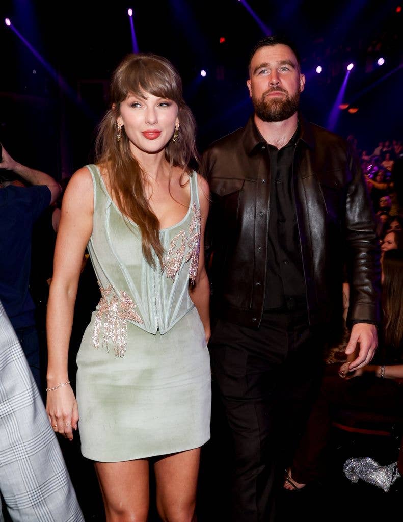 taylor swift travis kelce walking