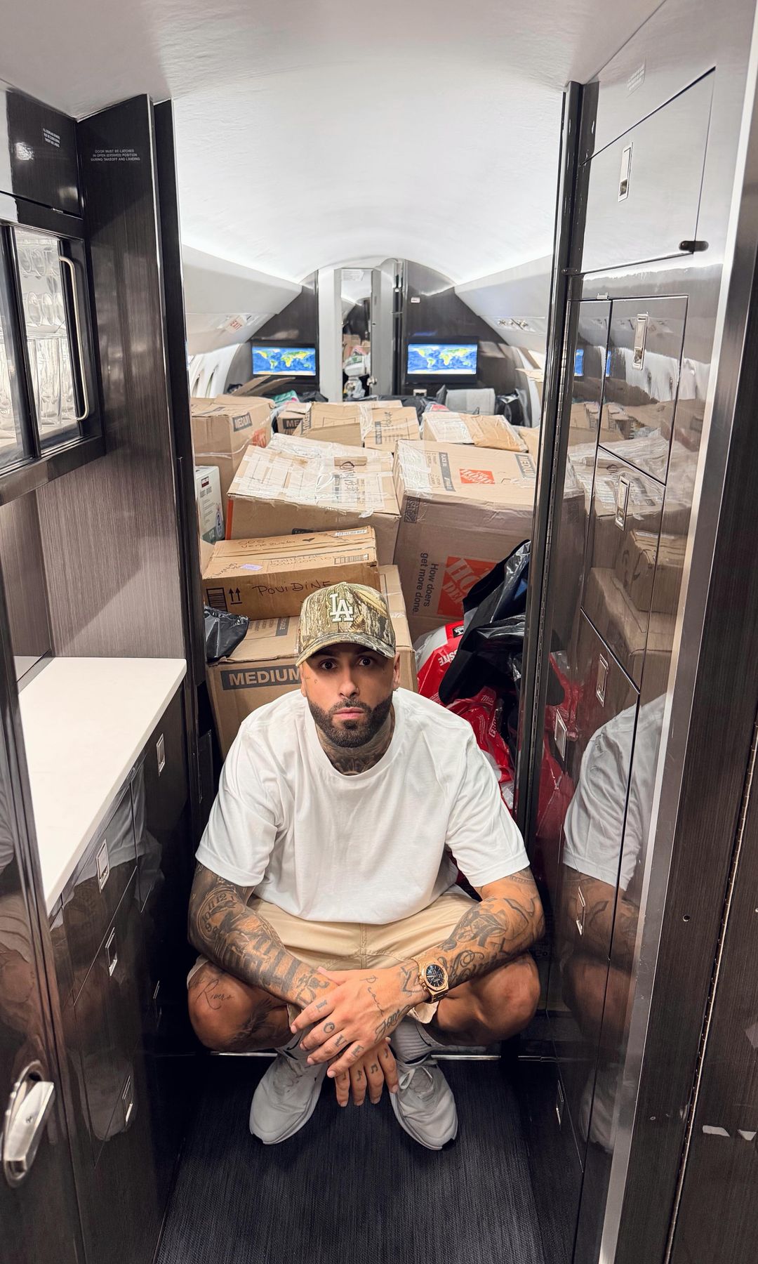 Nicky Jam is helping Venezuela by sending supplies on his private plane