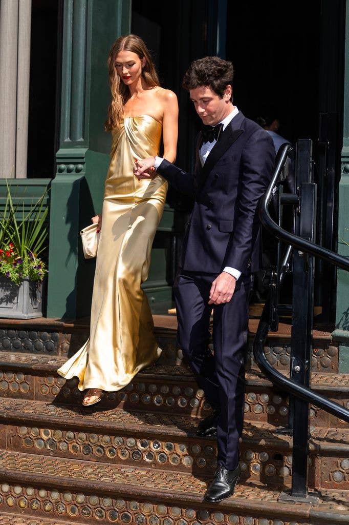Karlie Kloss (L) and Joshua Kushner