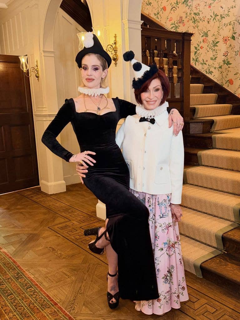 Kelly made sure Sharon's mind was taken off the day with a fun clown themed party