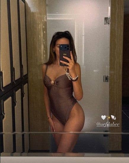 Michelle looked stunning in her swimsuit selfie