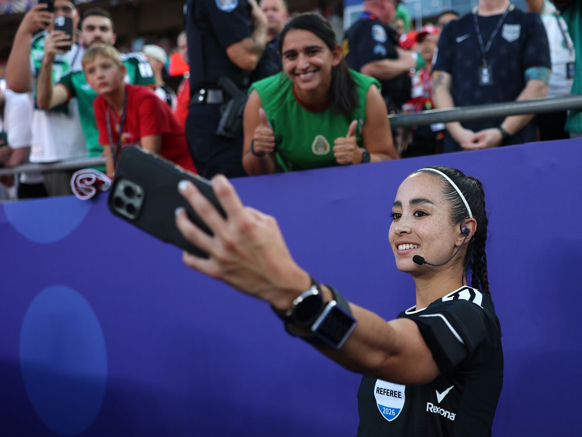 Fourth official Katia Garcia poses for photos with fans before the FIFA World Cup 2026 Group J match between Algeria and Austria.