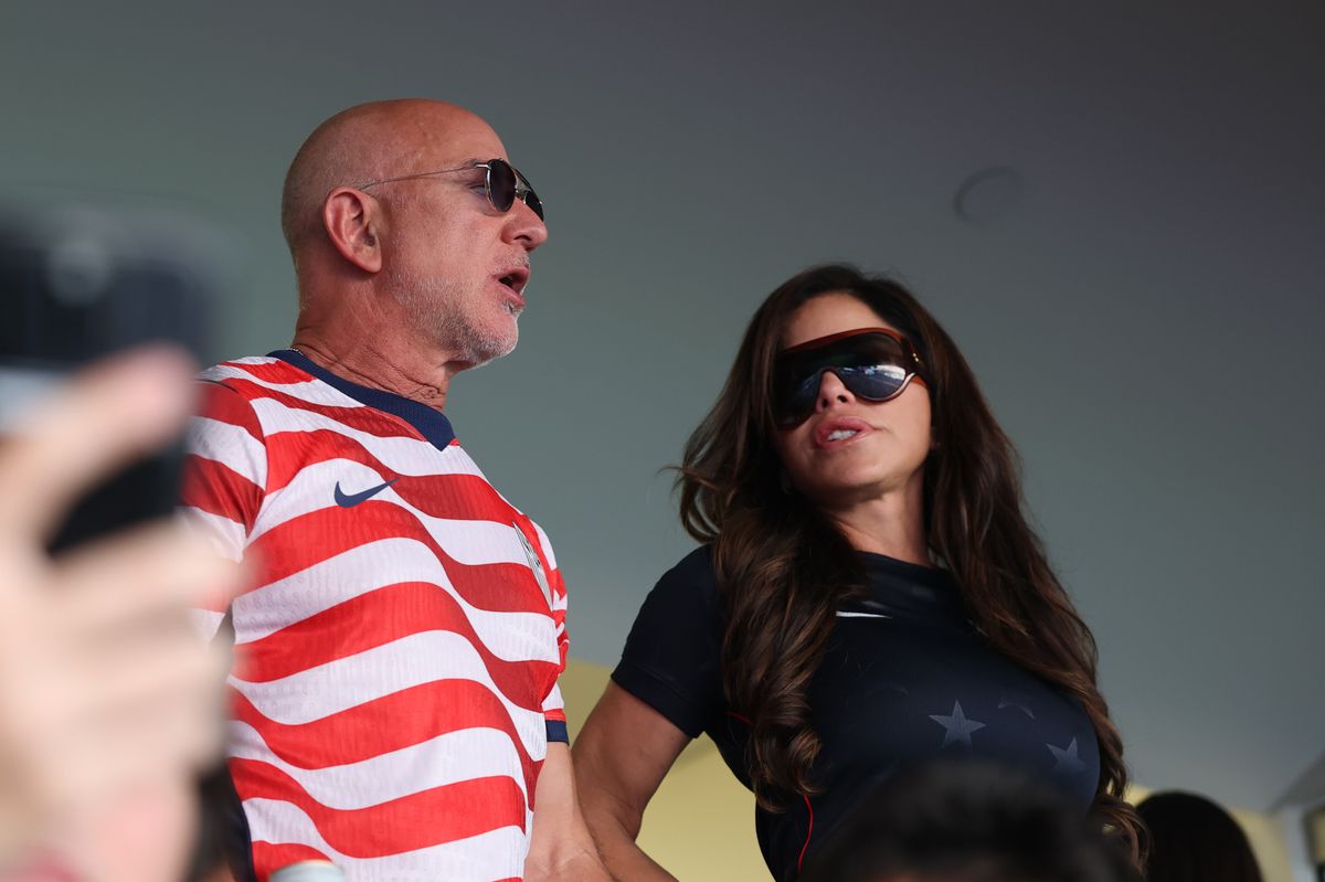 Jeff Bezos and Lauren Sánchez during the FIFA World Cup 2026 Round of 16 match between USA and Belgium at Seattle Stadium