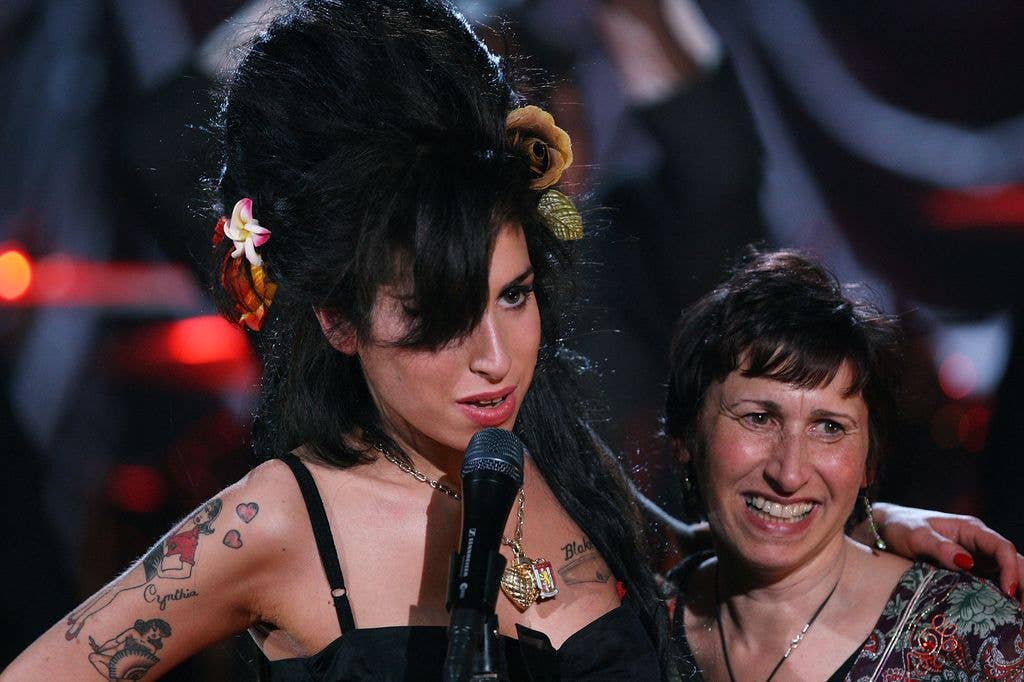 amy winehouse mother janis