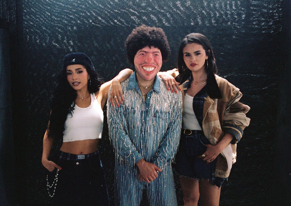 Benny Blanco, Selena Gomez, and Becky G release "Te Olvido (La La)," a cumbia-inspired collaboration from Hermoso, complete with a vibrant Los Angeles music video.
