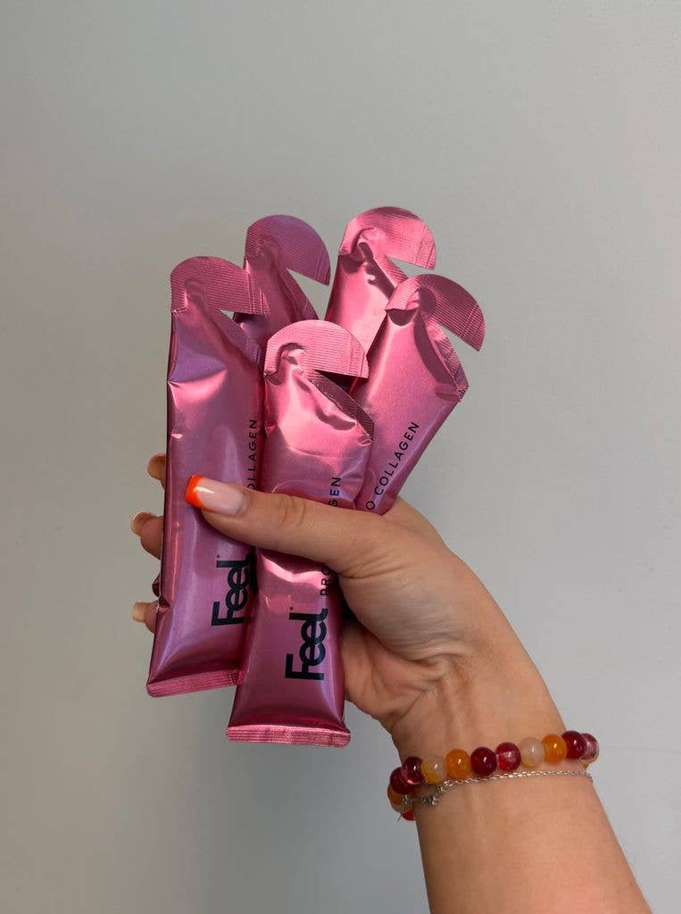hand holding Feel's collagen sachets
