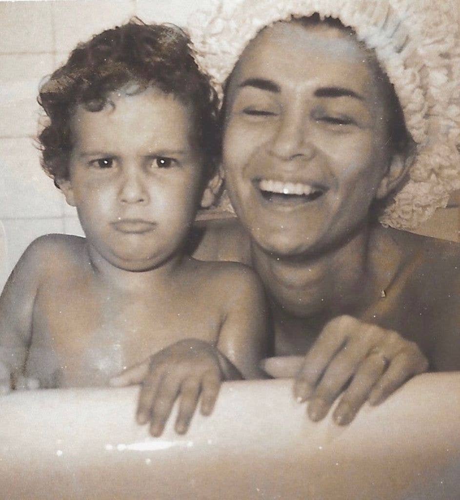 photo of jennifer grey mom jo wilder and a young jennifer in a bath