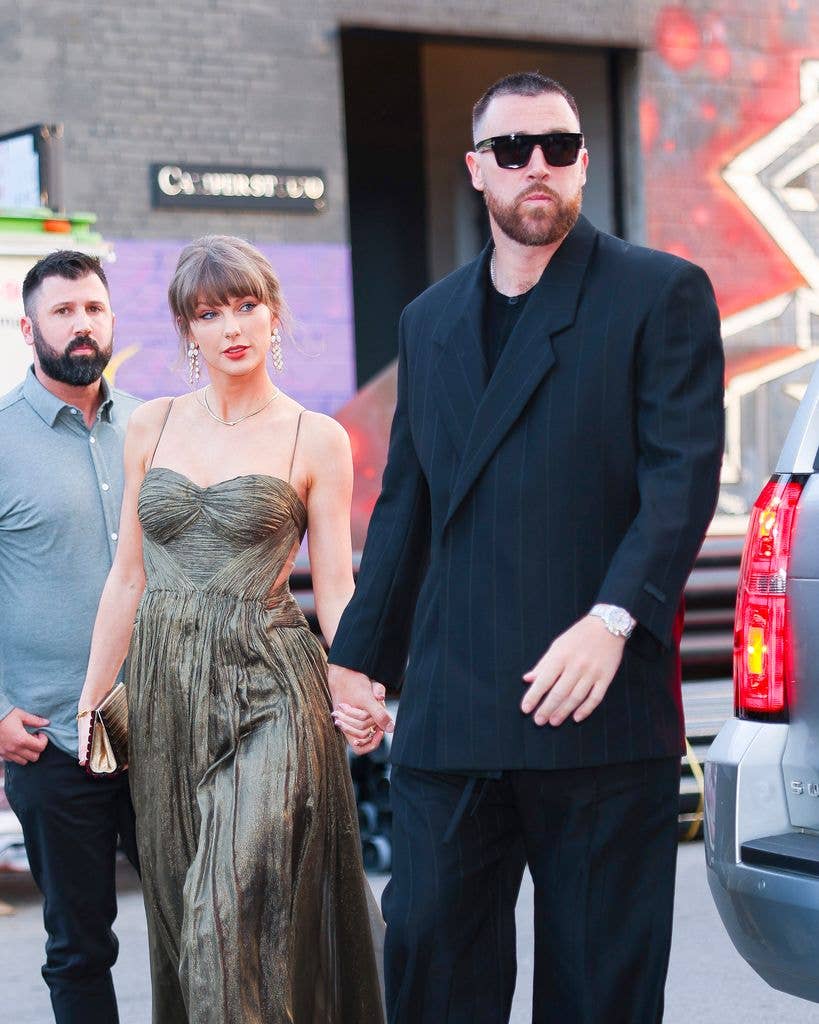 taylor swift travis kelce walking