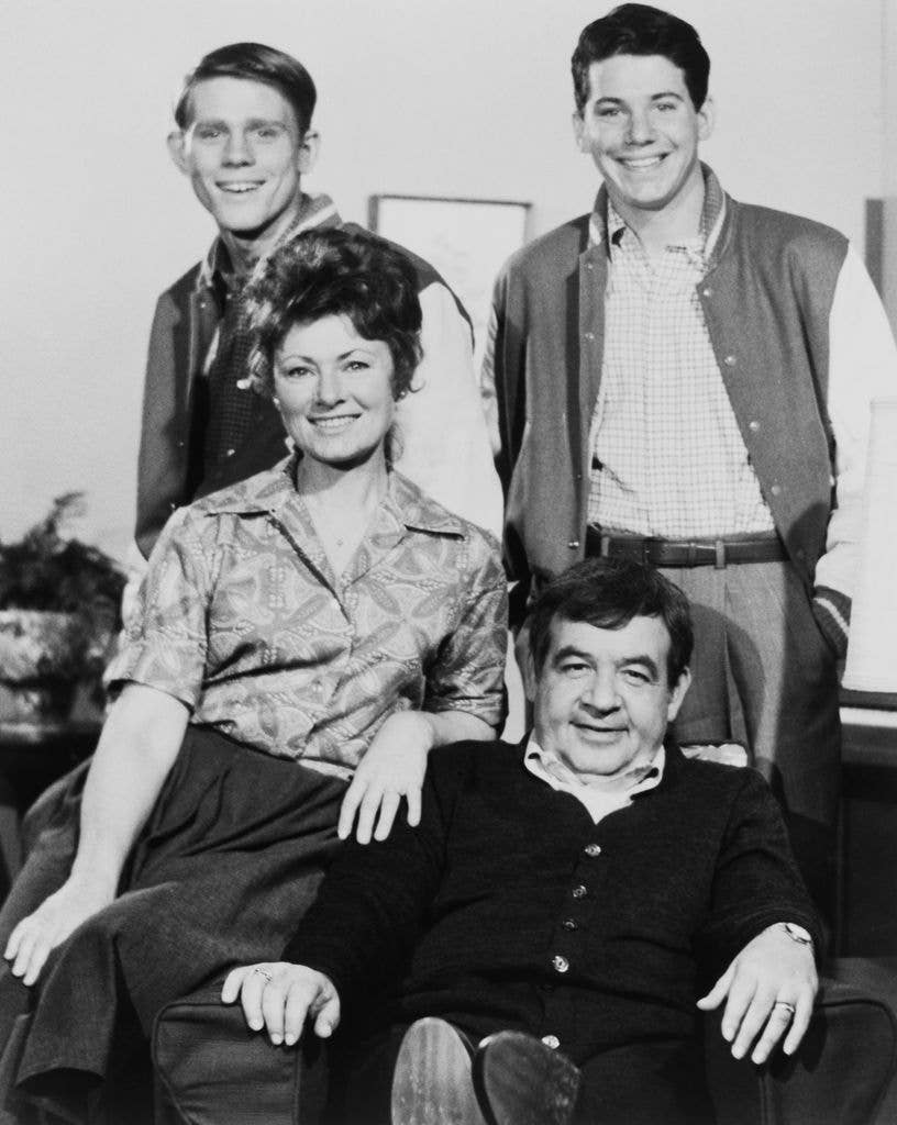 American actors Ron Howard, Anson Williams, Tom Bosley and Marion Ross, the stars of the television sitcom 'Happy Days', circa 1975.