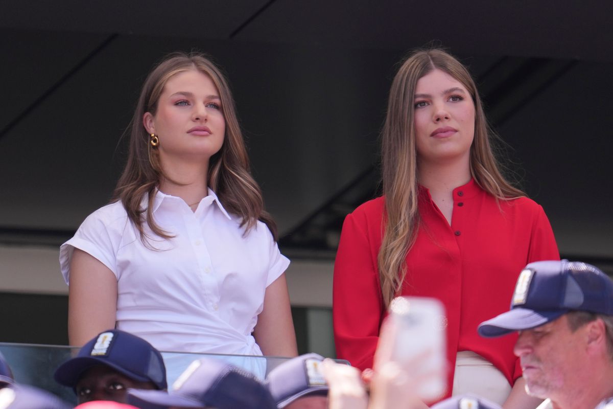 The royal sisters embraced soft, monochromatic makeup with glowing skin, warm bronze tones and loose waves for the World Cup final.