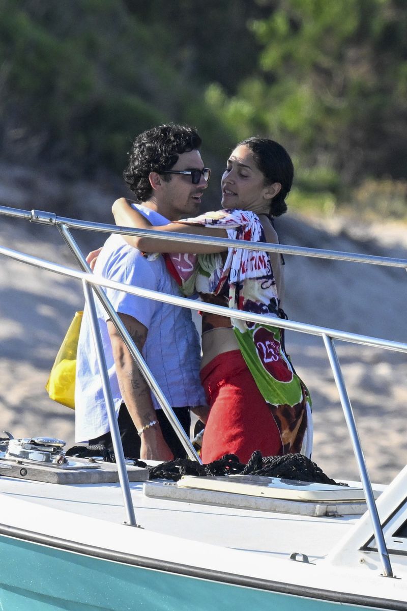 The couple was joined by television personality Morgan Stewart McGraw, her husband Jordan McGraw, and several friends as they spent the afternoon dining at the popular beachfront venue.