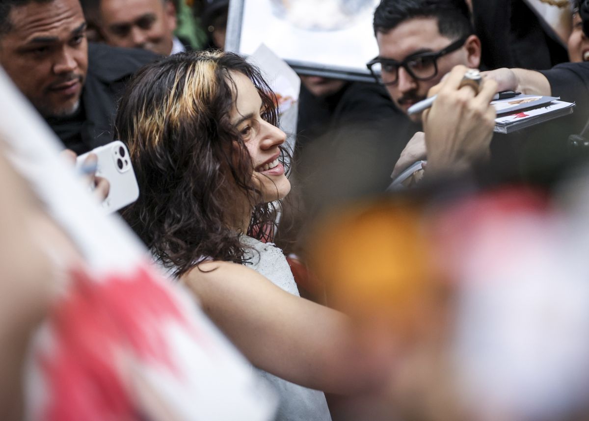 Rosalía receives an enthusiastic welcome in Chile during the latest stop of her South American tour.