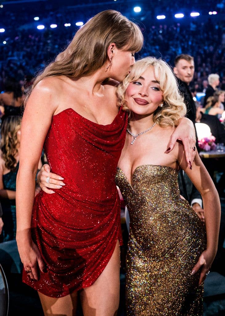 taylor swift kissing sabrina carpenter grammys
