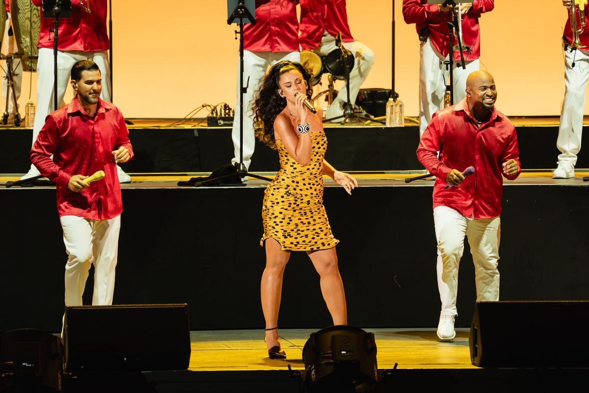 Nathy Peluso turns the Hollywood Bowl into a massive salsa party with Grupo Niche
