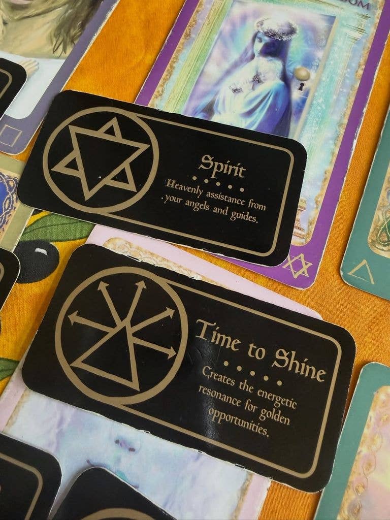 A photo of taro cards