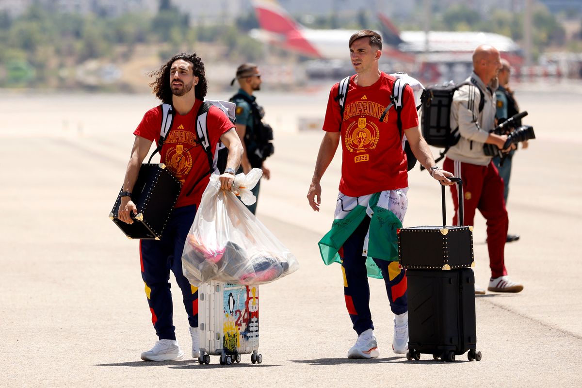 Spanish players Marc Cucurella and Fabian Ruiz arriving in Spain after their winning performance at the World Cup