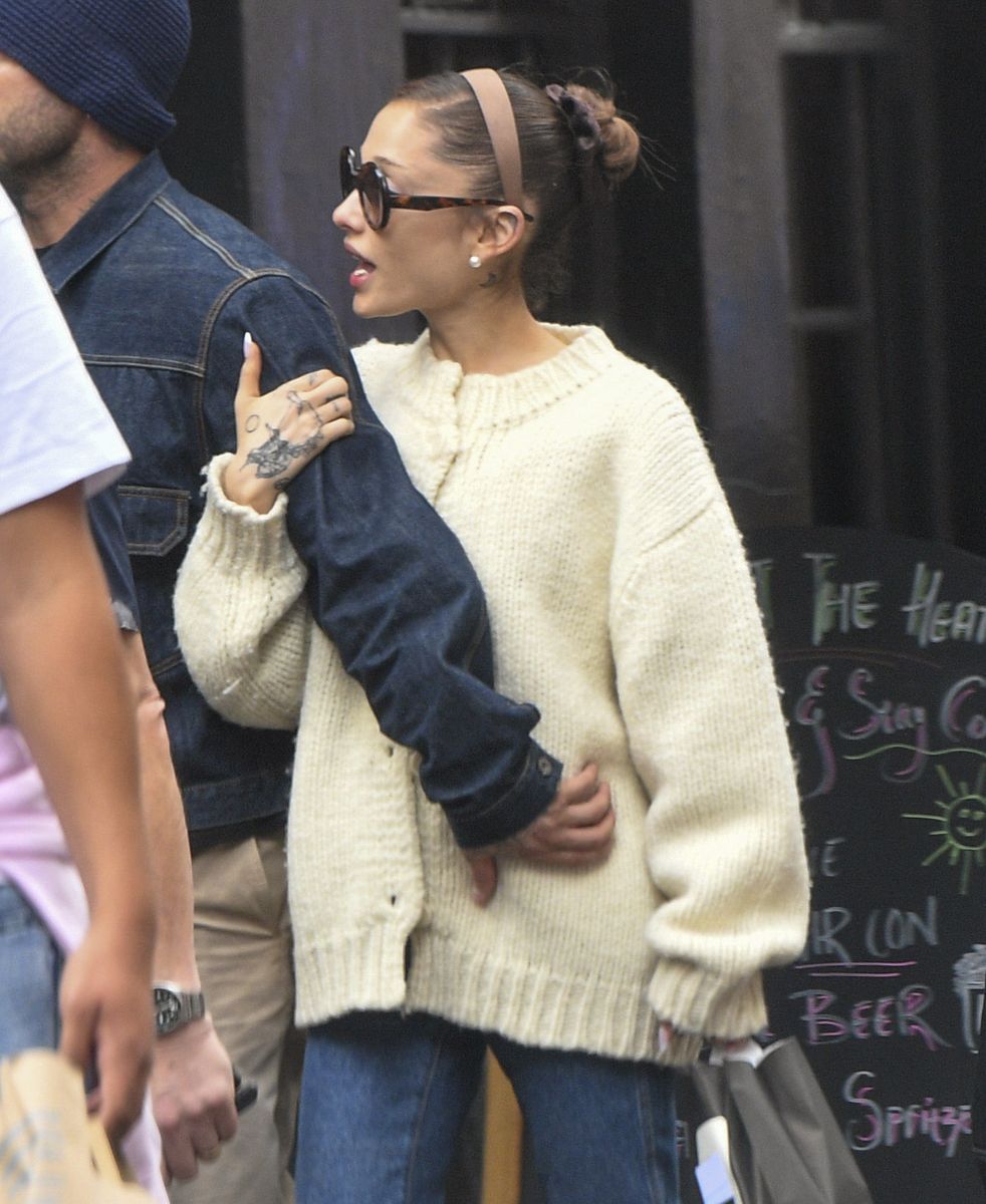 

Ariana, currently in the UK for her 10-night residency at London'ss O2 Arena, was spotted with Ricky heading to Present & Correct to grab coffees before visiting IDEA Books in Soho, where they browsed rare art and books.
