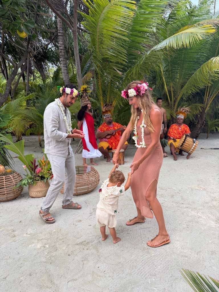 Gisele danced with her young son on the sand