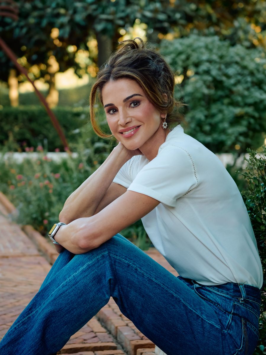 Queen Rania showed off her relaxed side in jeans and a classic white T-shirt for her new birthday portrait.
