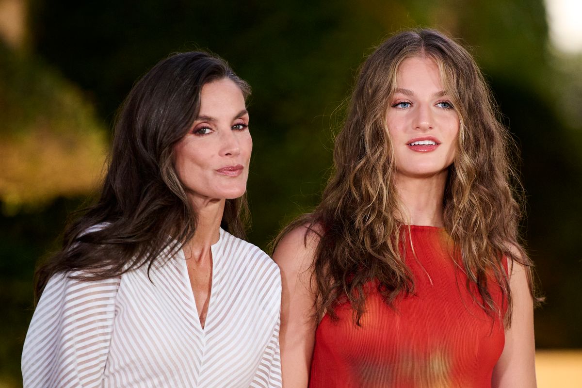 Princess Leonor highlighted her natural beauty with voluminous tousled waves, luminous skin, softly defined eyes and a glossy nude-pink lip.