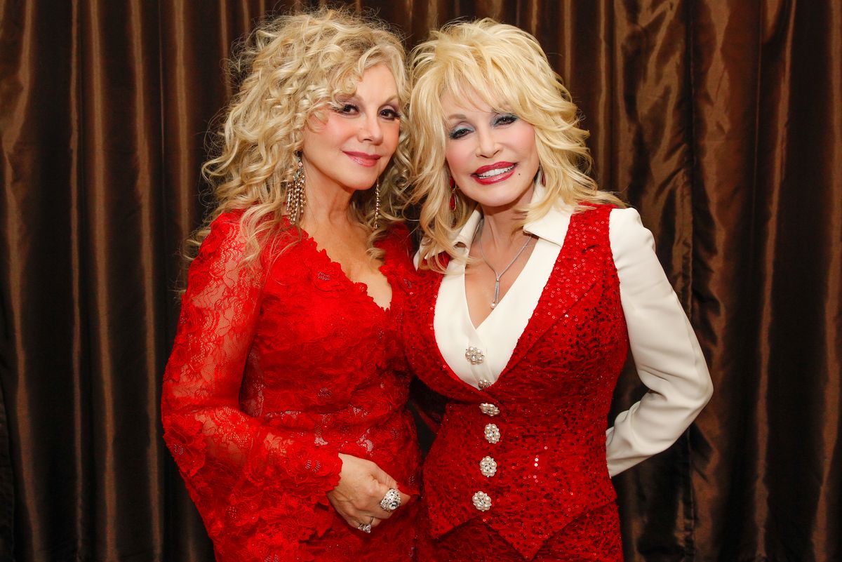 NASHVILLE, TN - APRIL 18: Stella Parton and Dolly Parton attend Stella Parton's Red Tent Women's Conference 2014 at the Doubletree Hotel Downtown on April 18, 2014 in Nashville, Tennessee. (Photo by Terry Wyatt/Getty Images)