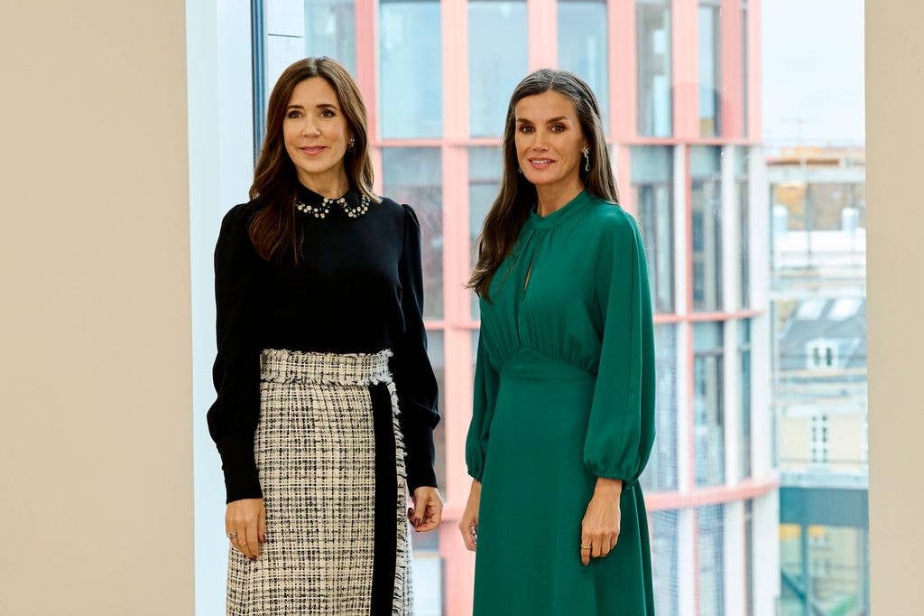 queen mary and Queen Letizia pose 