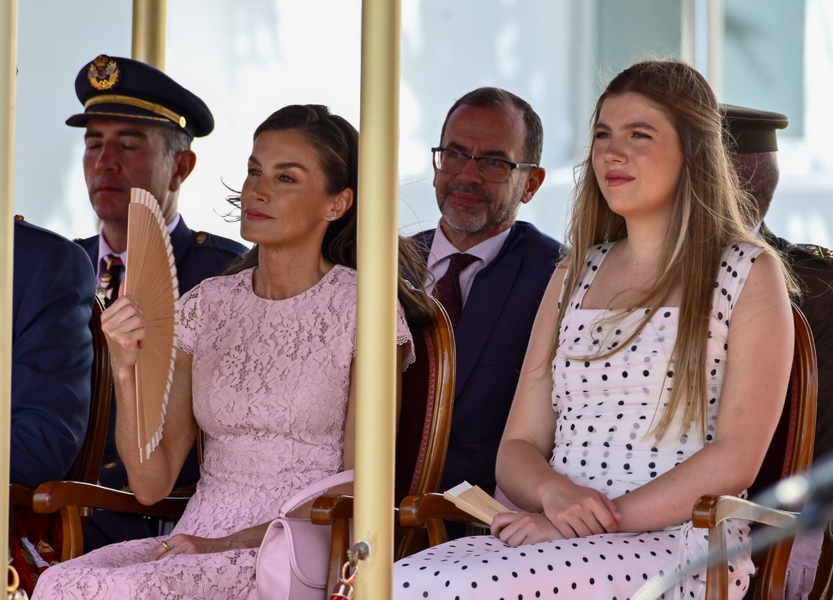 Queen Letizia and Infanta Sofía coordinated with white-and-wood fans during Princess Leonor's military ceremony in Murcia in July 2026.