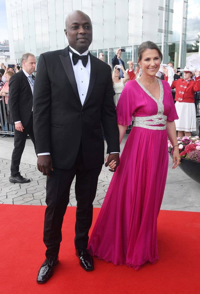 Durek Verrett in a black tuxedo and Princess Martha Louise in a pink dress