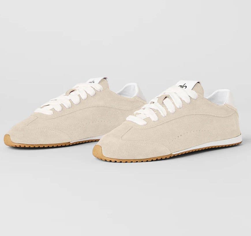 sneaker guide for women over 50 - alo sunset