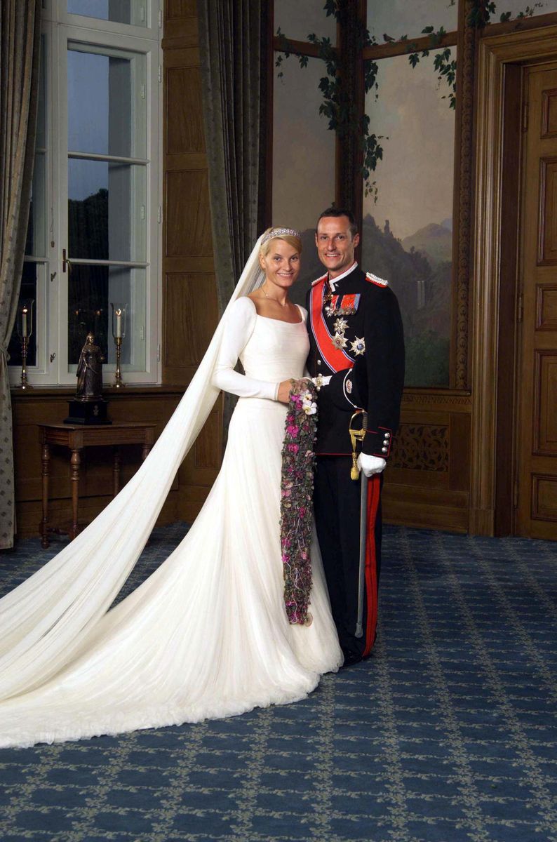 
His Royal Highness Norwegian Crown Prince Haakon and Princess Mette-Marit  pose for the photographers following the wedding ceremony at Oslo cathedral  25 August 2001.