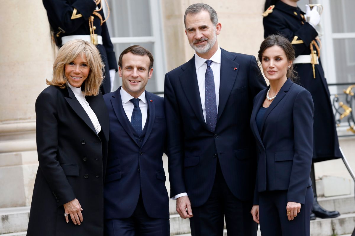 Emmanuel Macron and his wife Brigitte Macron welcoming King Felipe and Queen Letizia of Spain in 2020