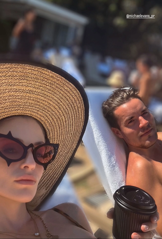 Kelly looked relaxed as she lounged poolside with a companion