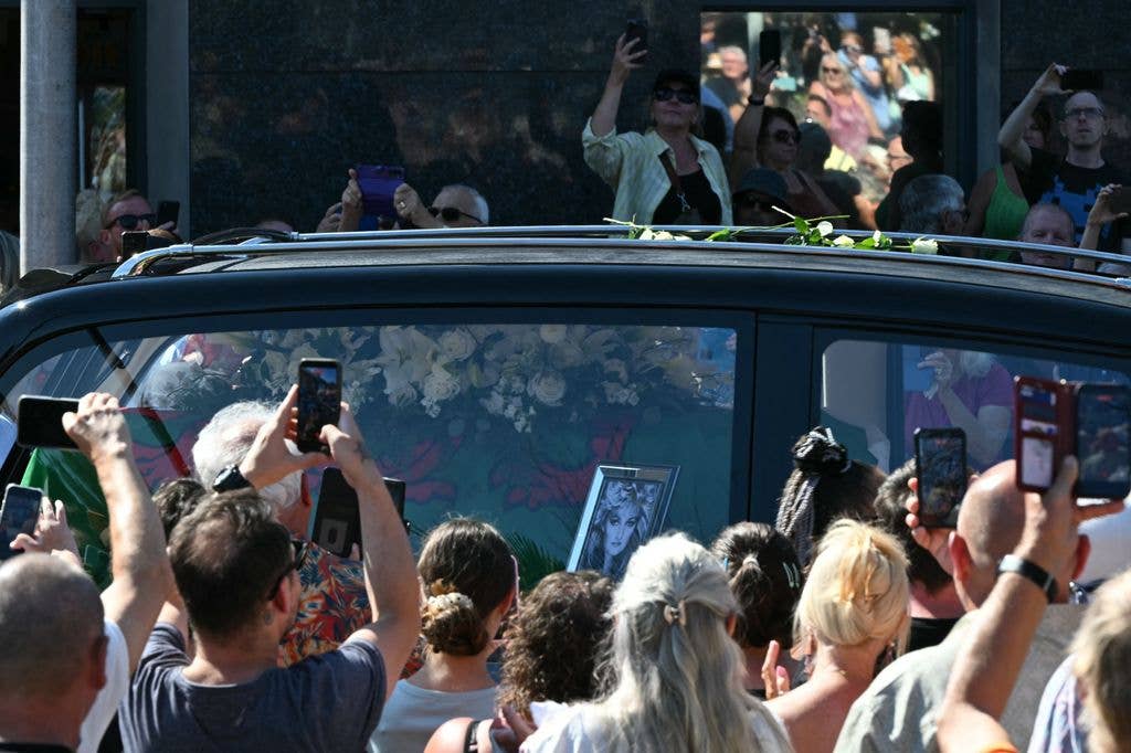 Bonnie Tyler's coffin