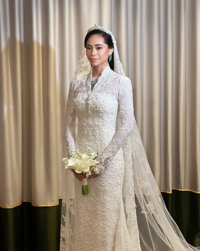For the second evening's festivities, Princess Ilyana paired a dramatic royal tiara with an extraordinary diamond choker from the Pahang royal collection.