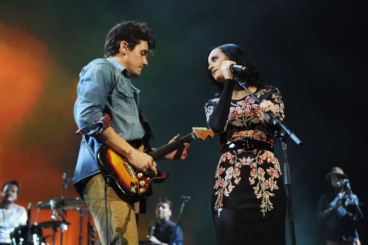  John Mayer and Katy Perry perform at Barclays Center in Brooklyn on December 17, 2013, in New York City