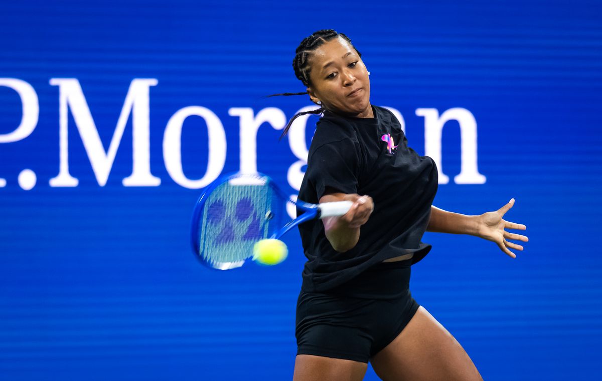 Naomi's looks are low-key during practice