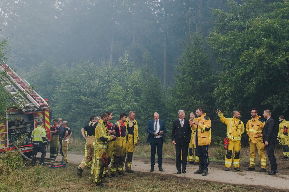 More than 500 responders have been mobilized as wildfires have ravaged over 3,000 hectares of natural land in the High Fens.