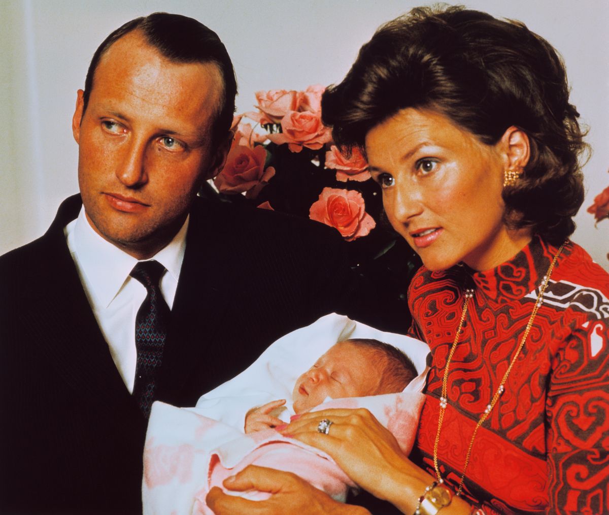 Crown Prince Harald and Crown Princess Sonja introduced their newborn daughter, Princess Märtha Louise, in the first official photograph released following her birth on September 22, 1971.