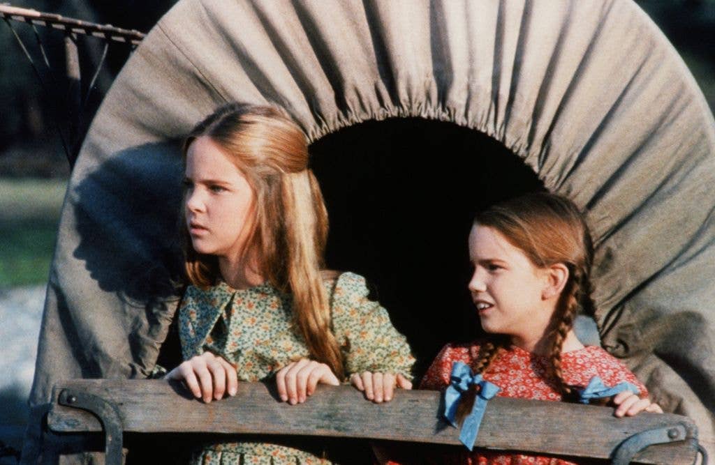 Melisssa Sue Anderson as Mary Ingalls Kendall, Melissa Gilbert as Laura Elizabeth Ingalls Wilder in Little Hpouse on the Prairie pilot