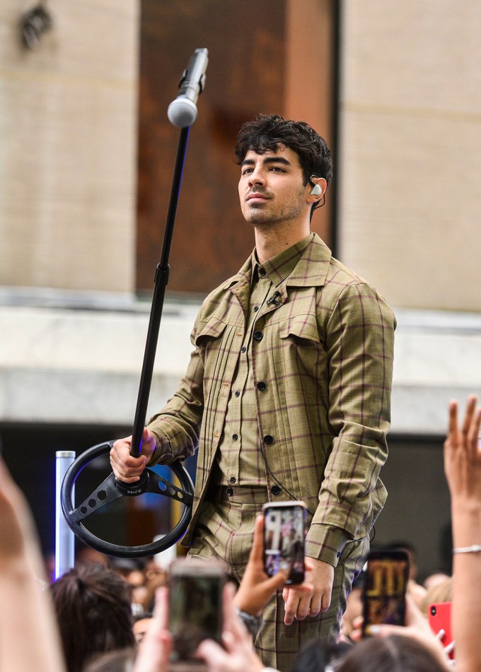 Joe Jonas Passes The Mic