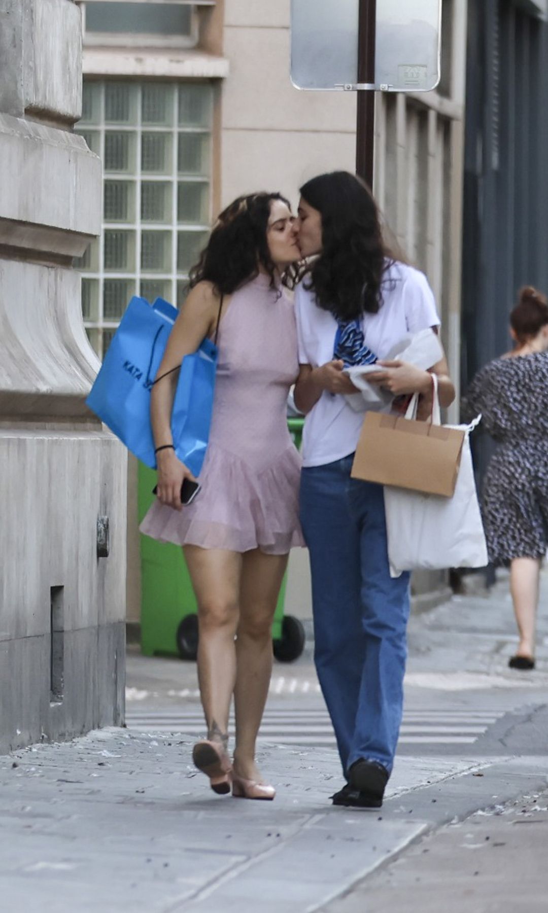 The pair shared a kiss on their stroll