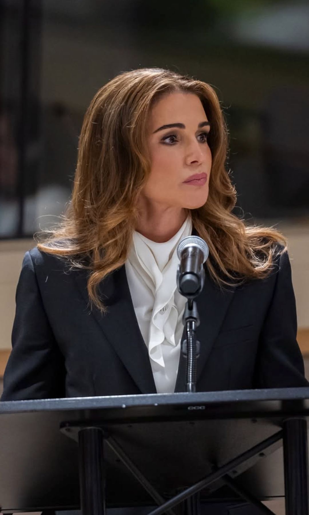 Queen Rania steps out in sharp power suit with an unexpectedly romantic detail
